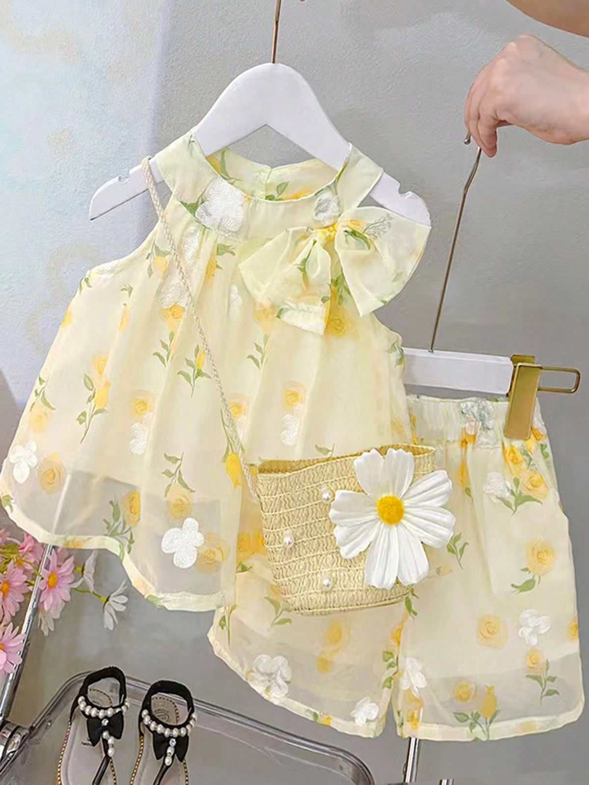 flower embroidered top​

