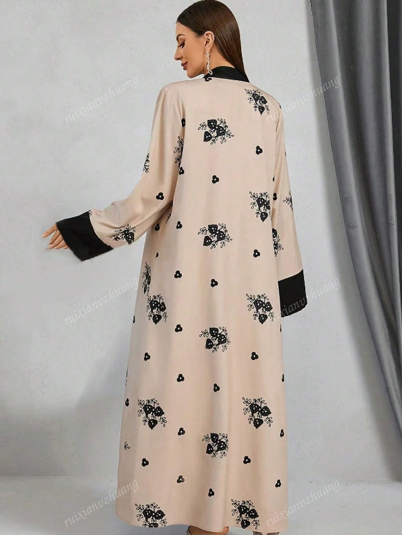 arab women abaya