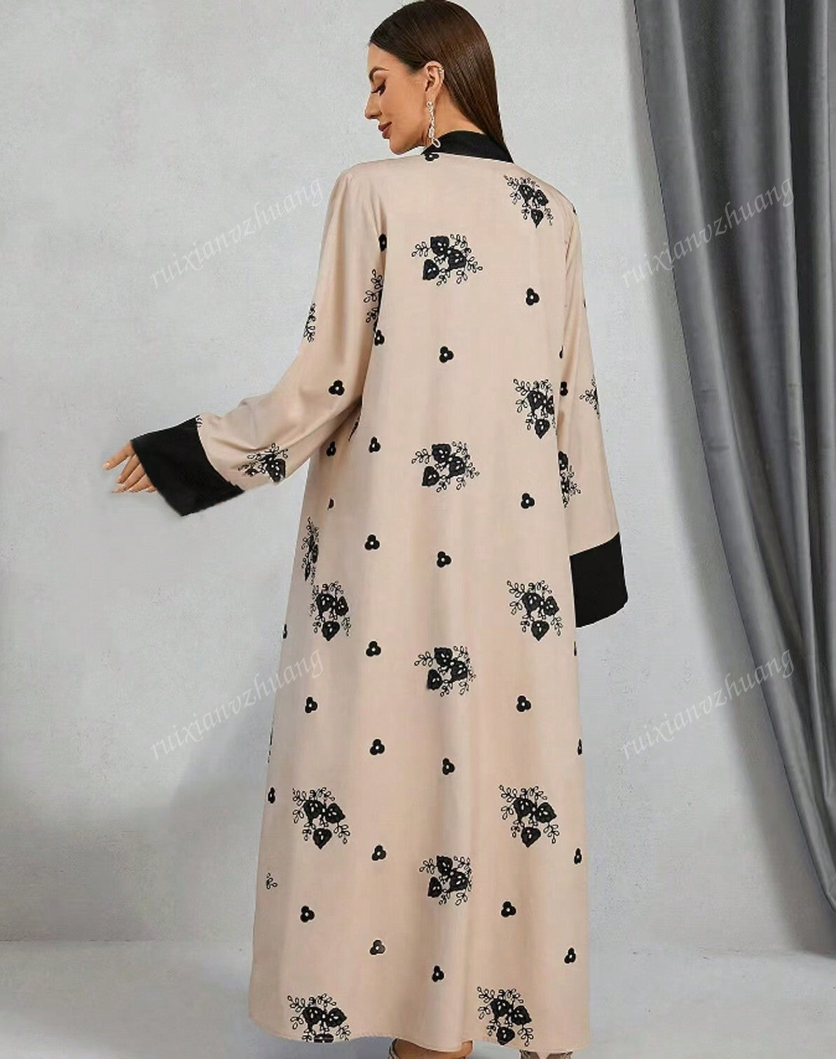 arab women abaya